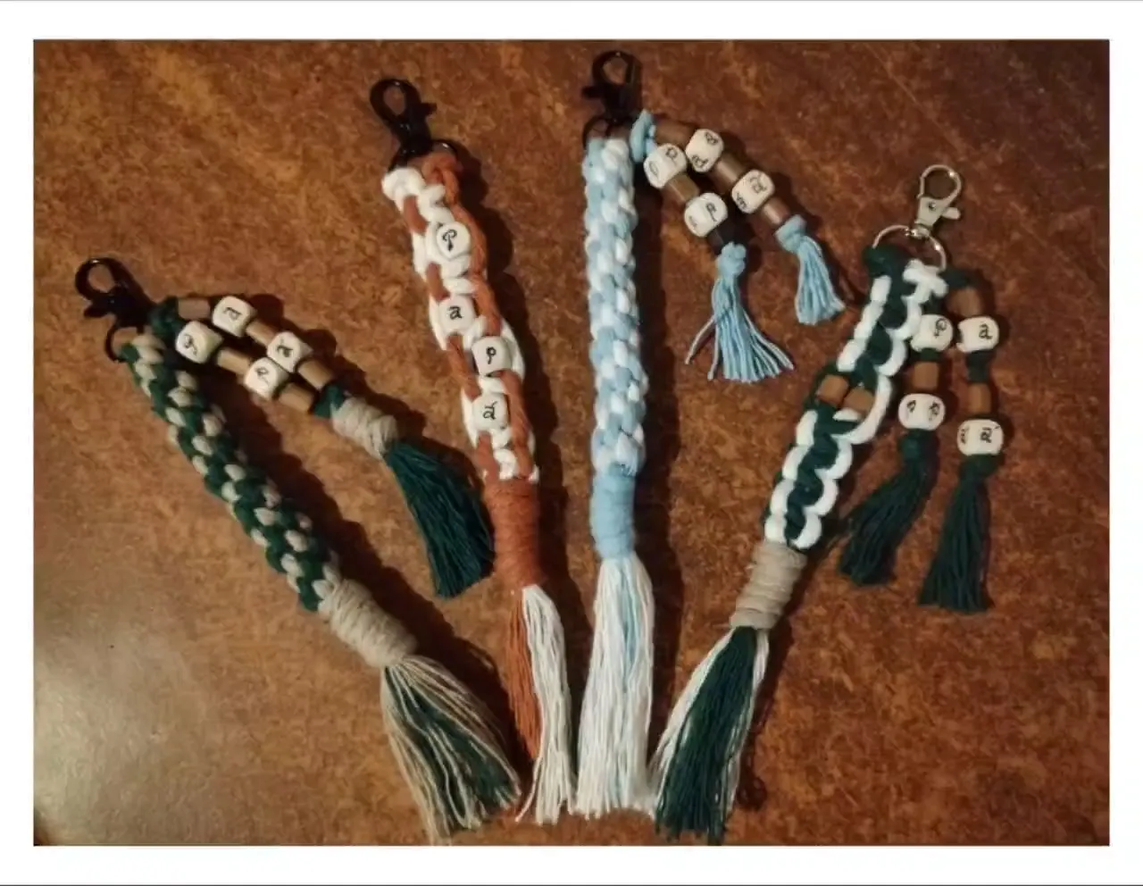 Video de llaveros de macramé personalizados